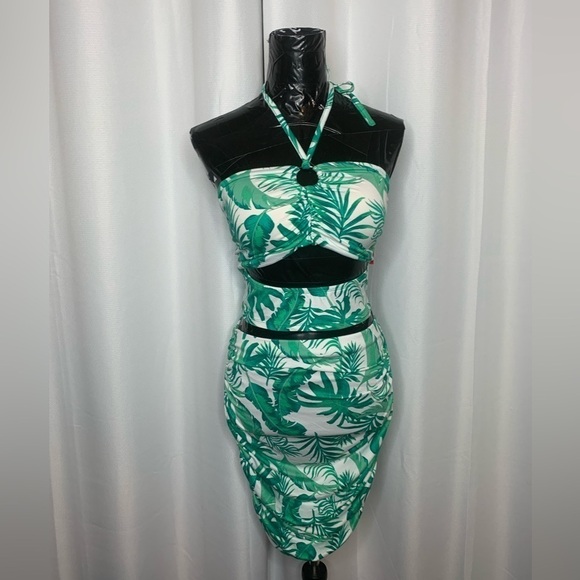 TROPICAL Ruched Ring Halter Top and Skirt - Picture 8 of 8